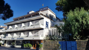  Hotel S´Aguarda  Кадакес